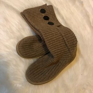 TAN SWEATER UGGS